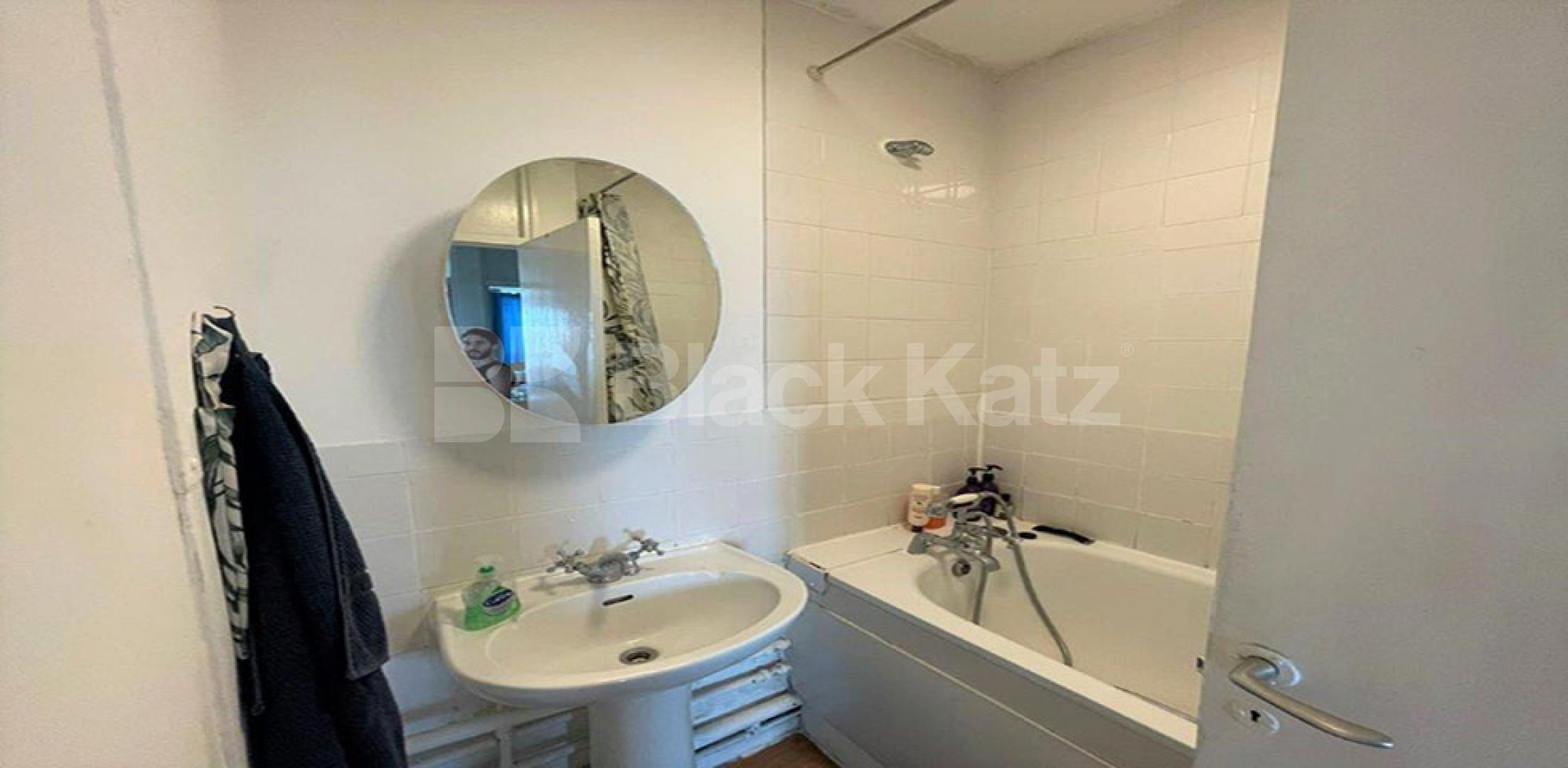 Spacious two double bedroom property mins away from Euston Munster Square, Euston